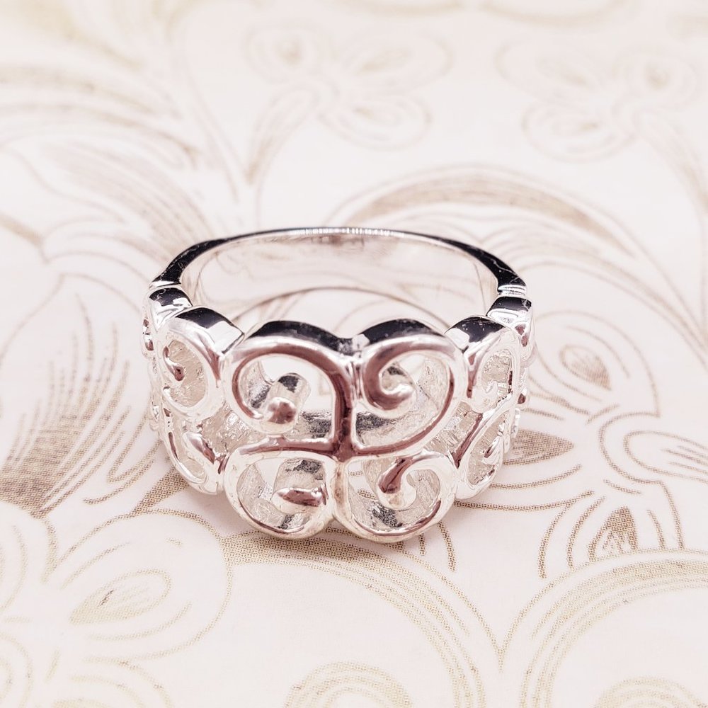 Silver plated Ornate Pretty Scroll Design Ring